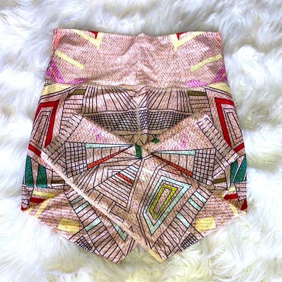 NIYAMA SOL Geometric Beachcomber Crop Leggings - Picture 6 of 12